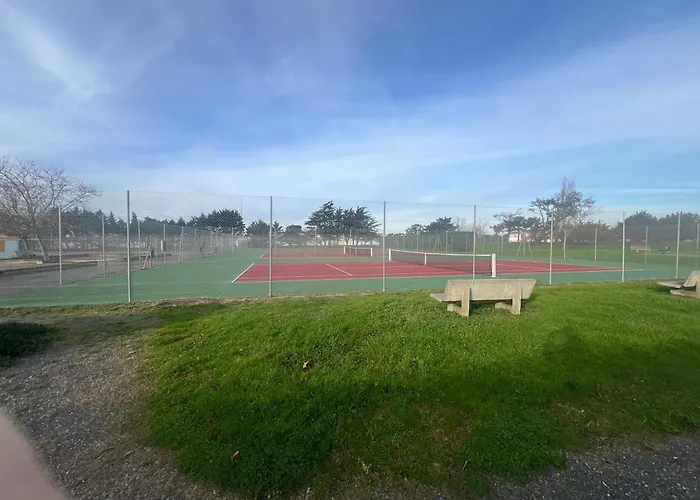 Maison 3 Chambres, Terrasse Et Piscine *